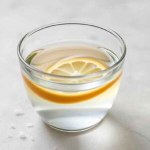 Hausmedizin Warmwasser mit Salz als Hausmittel